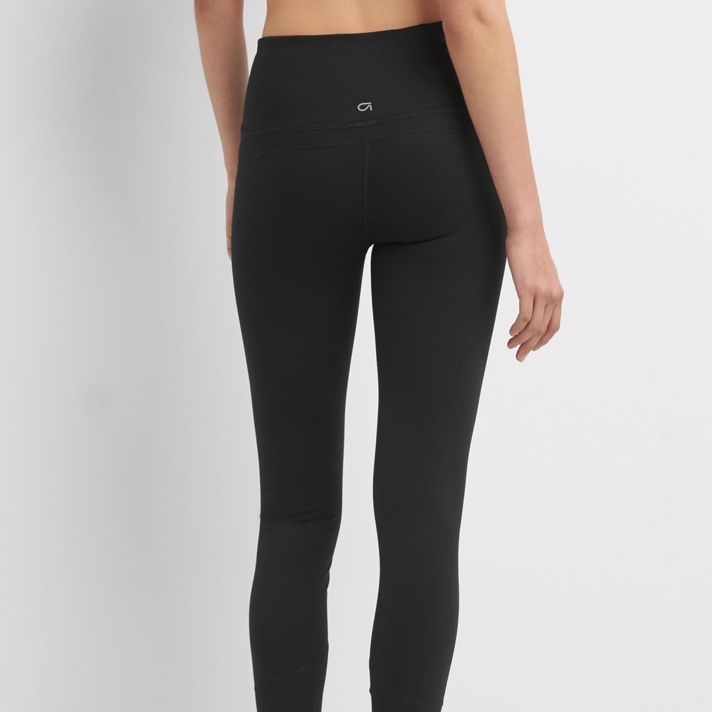 NWOT Gap Fit Blackout Technology Tall Leggings